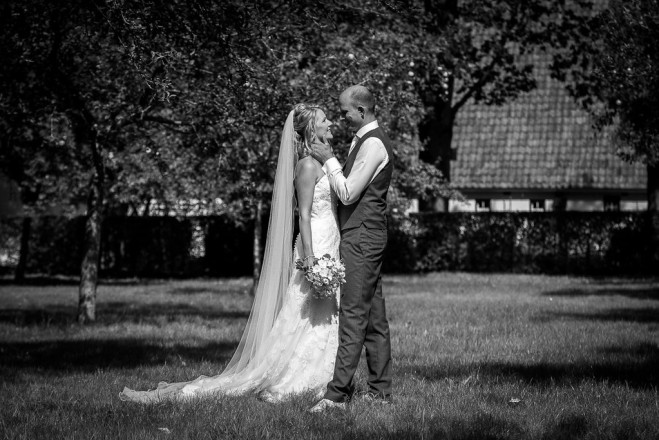 Bruiloft in eigen tuin | Niebert | Groningen | Tilly Fotografeert