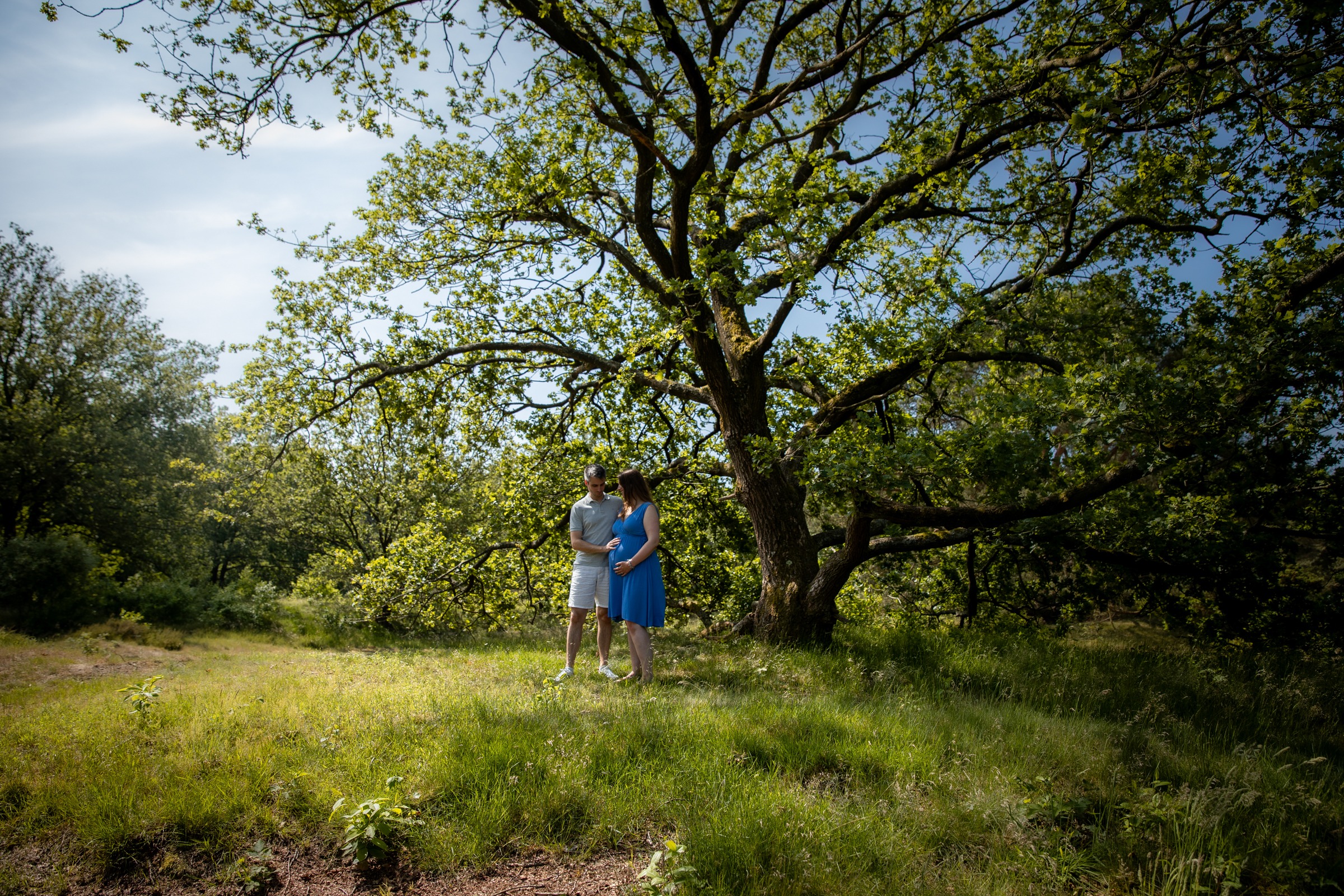 Zwangerschapsfotoshoot in de natuur in Zeegse in Drenthe