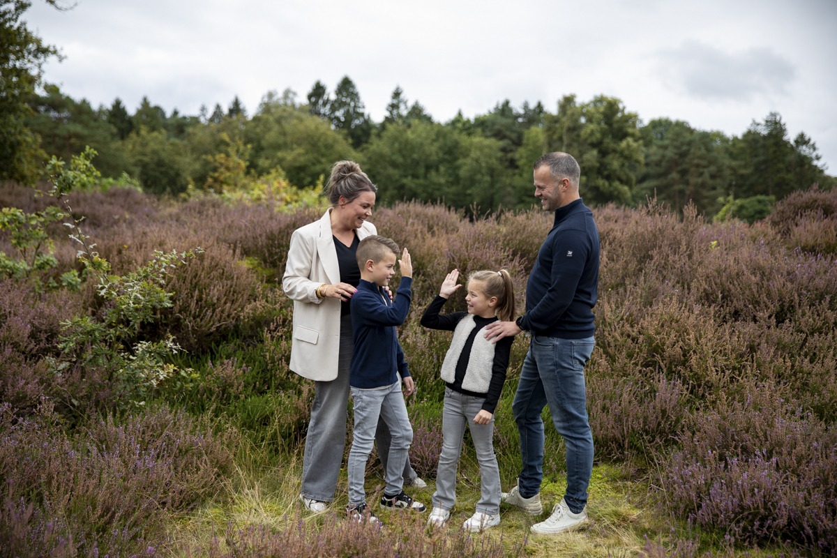Gezin op de foto in drenthe